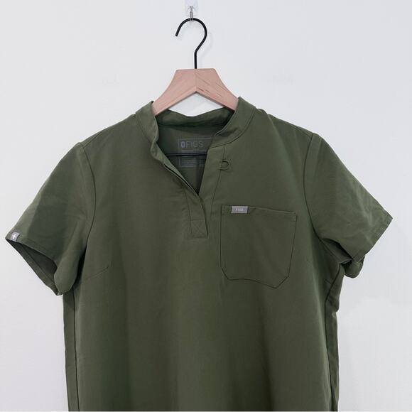 Figs Kitale Maternity Scrub Top Rare Color Moss
size Small - Picture 3 of 5